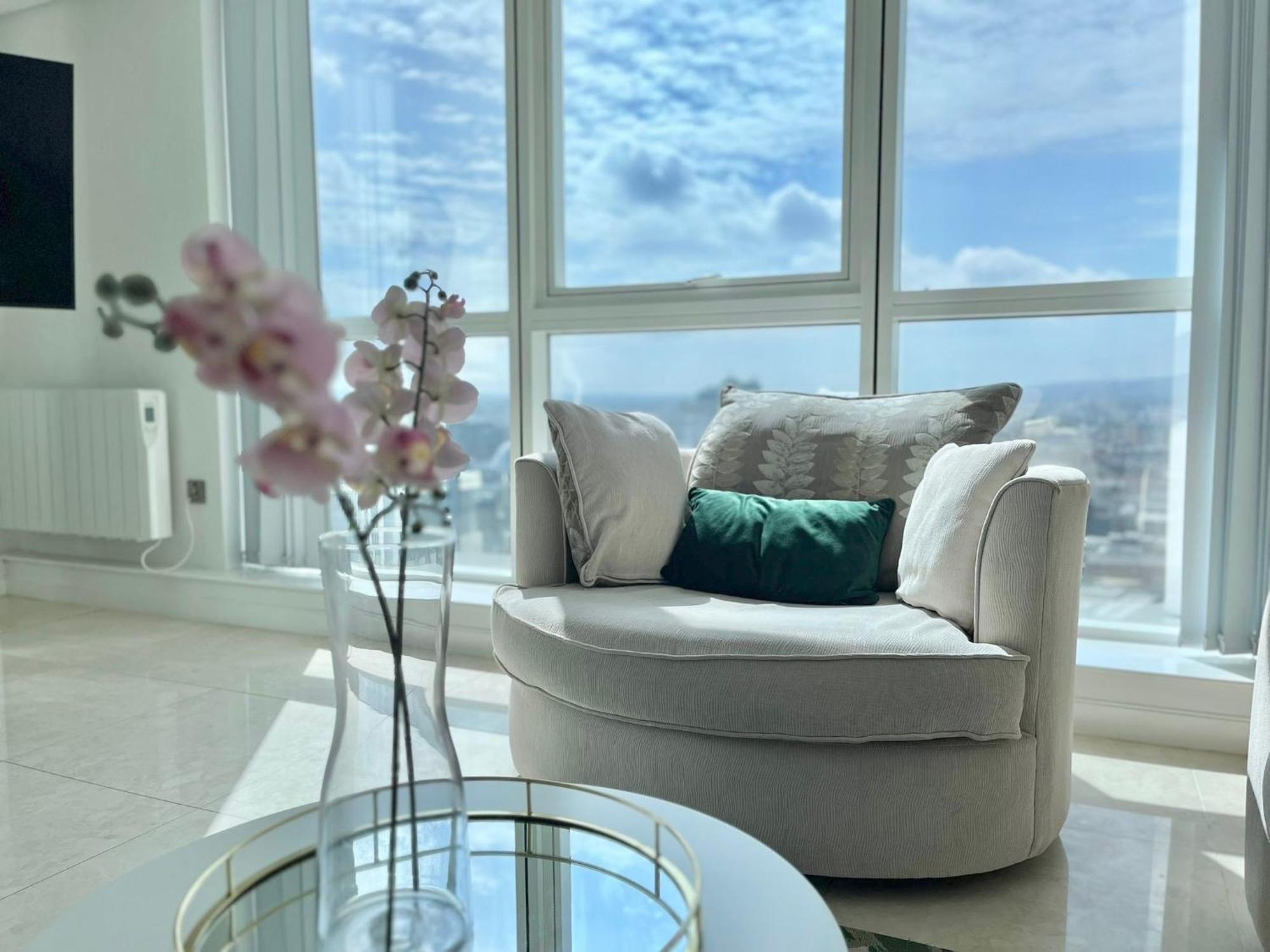 22nd Floor Luxury Centre Apartment *