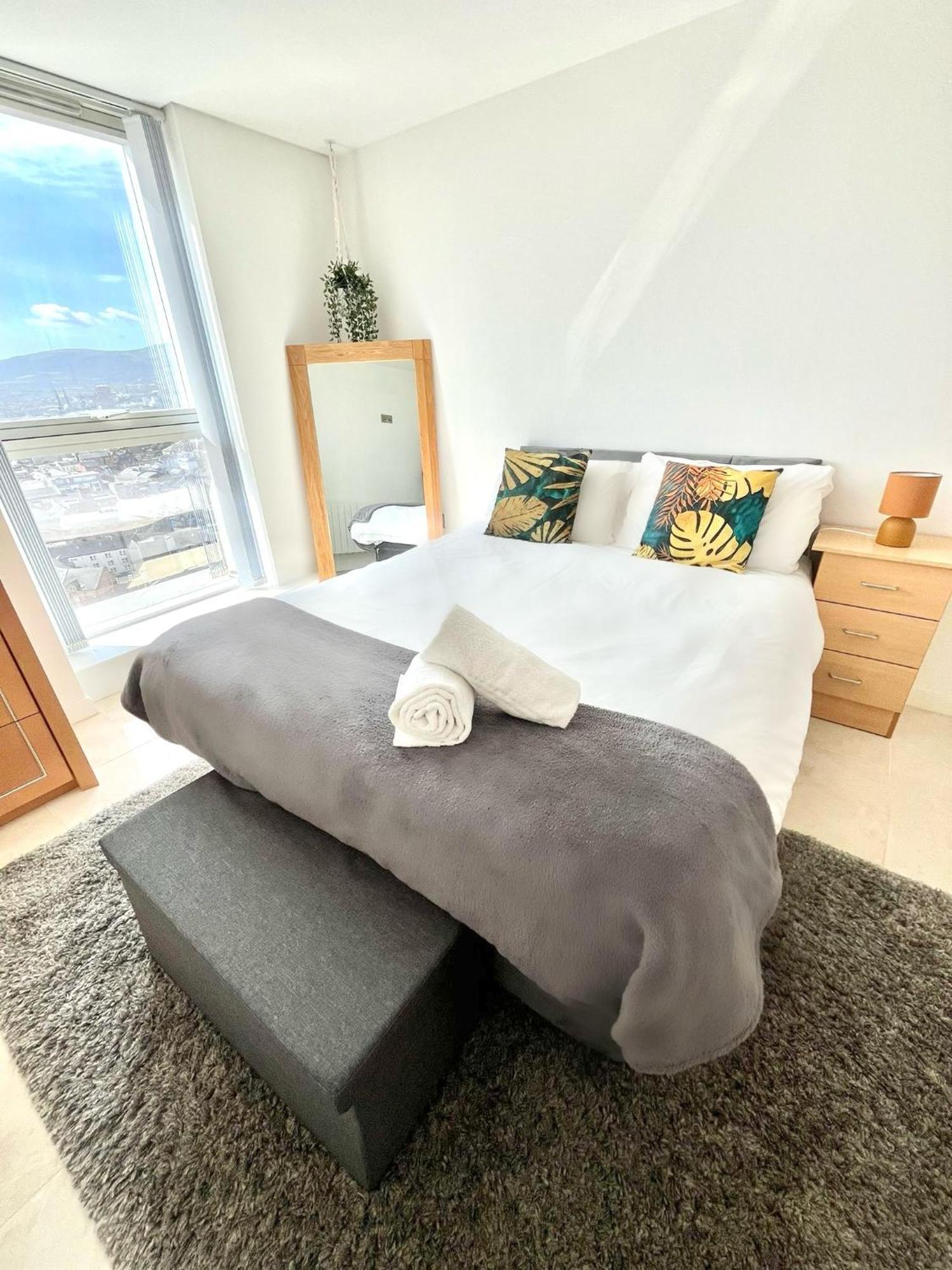 22nd Floor Luxury Centre Apartment