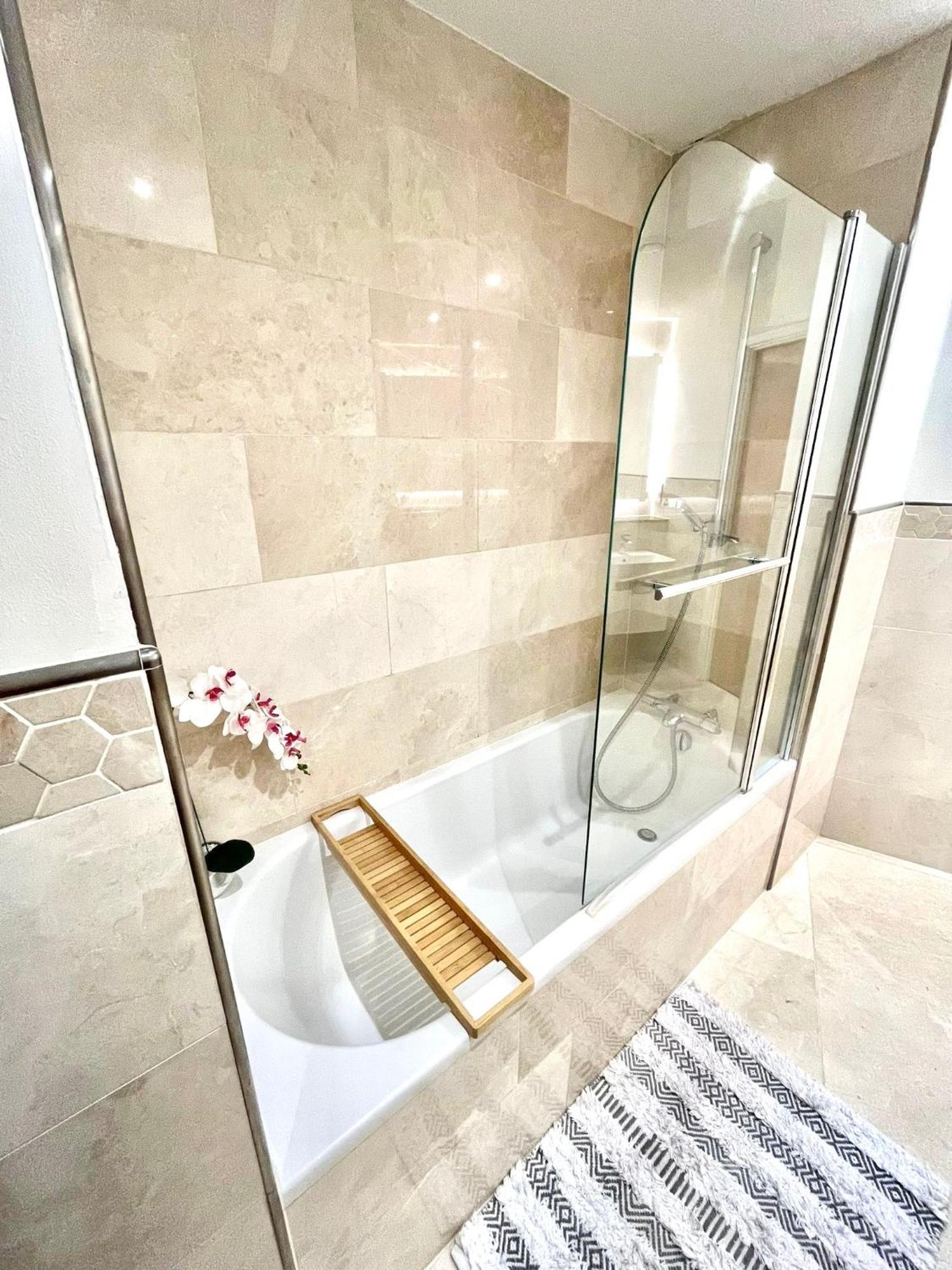 22nd Floor Luxury Centre * Belfast